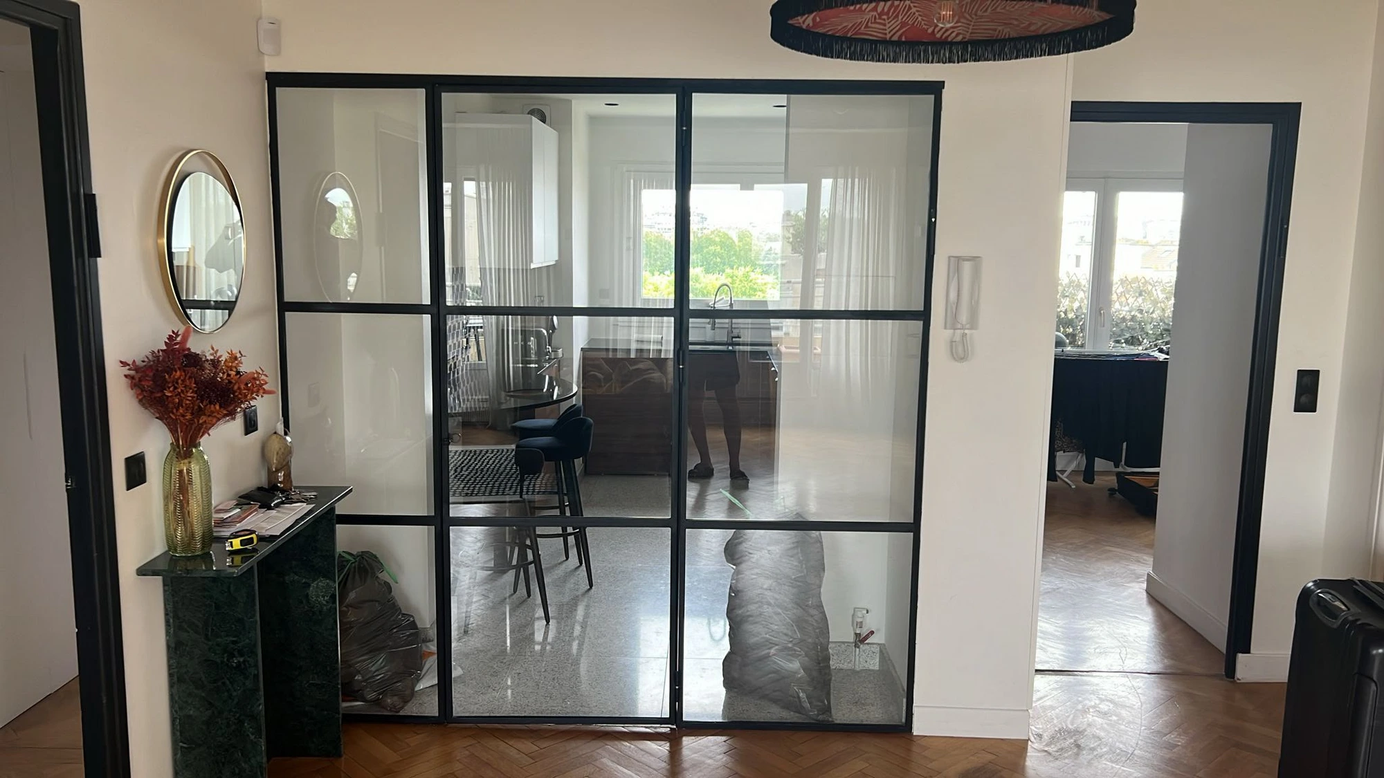 Verrière intérieure sur mesure — porte en verre et acier noir